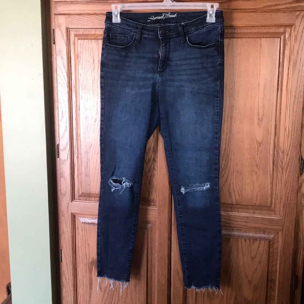 Universal Threads Skinny Jeans - Sz 6 hardly worn